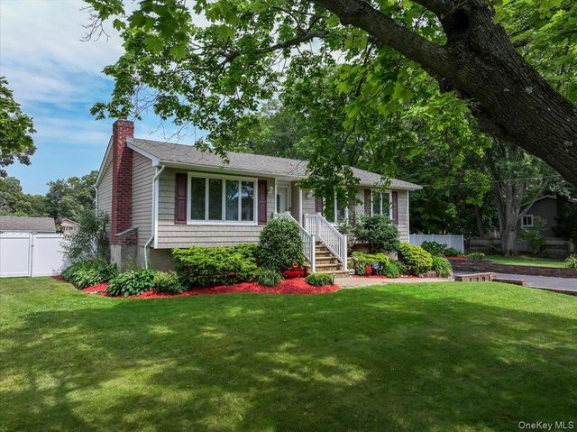 105 Greenhaven Drive, Port Jefferson Station, NY 11776