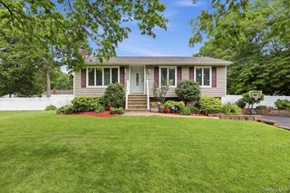 105 Greenhaven Drive, Port Jefferson Station, NY 11776