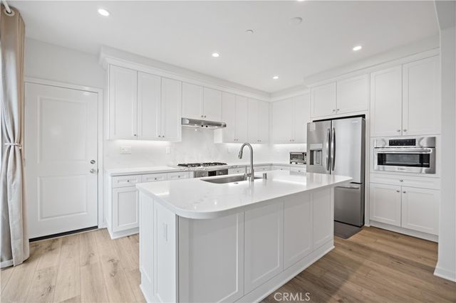 112 Sunnyside, Irvine, CA 92618