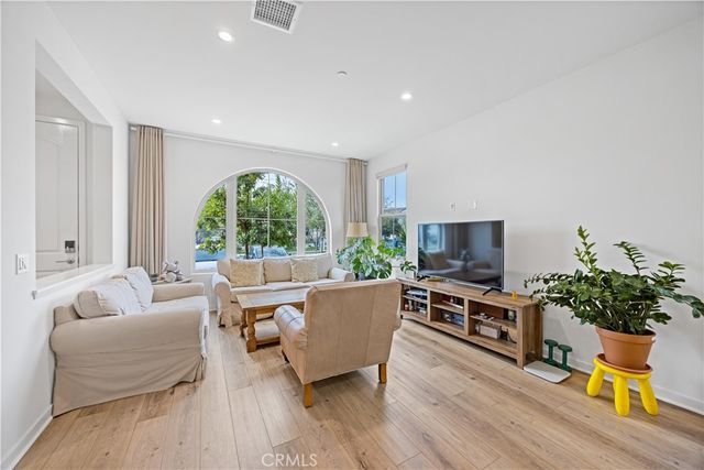 112 Sunnyside, Irvine, CA 92618