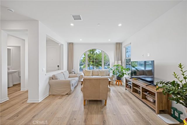 112 Sunnyside, Irvine, CA 92618