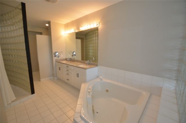 1112 Glen Oaks Drive, West Des Moines, IA 50266