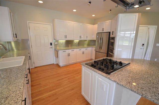 1112 Glen Oaks Drive, West Des Moines, IA 50266