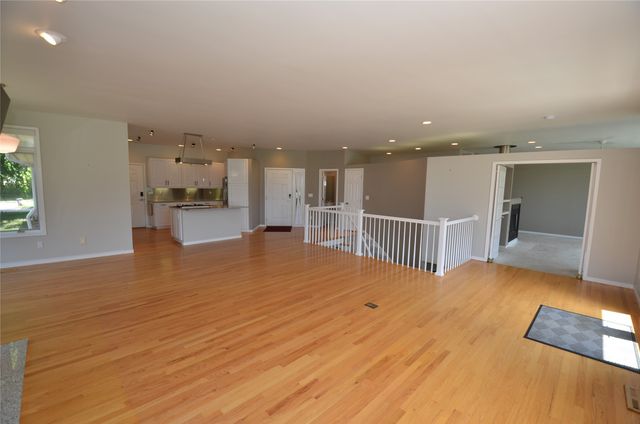 1112 Glen Oaks Drive, West Des Moines, IA 50266