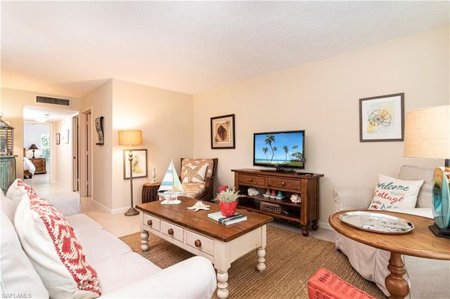 284 4th ST S # 103, Naples, FL 34102