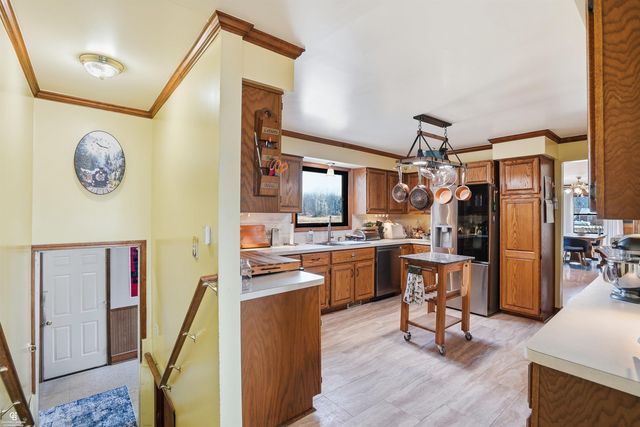 9890 Gratiot Avenue, Columbus, MI 48063