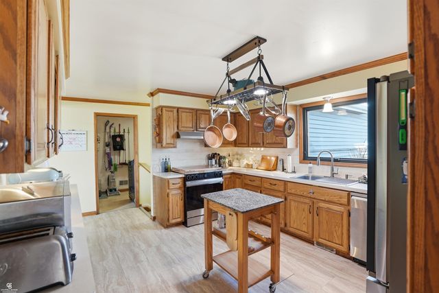 9890 Gratiot Avenue, Columbus, MI 48063