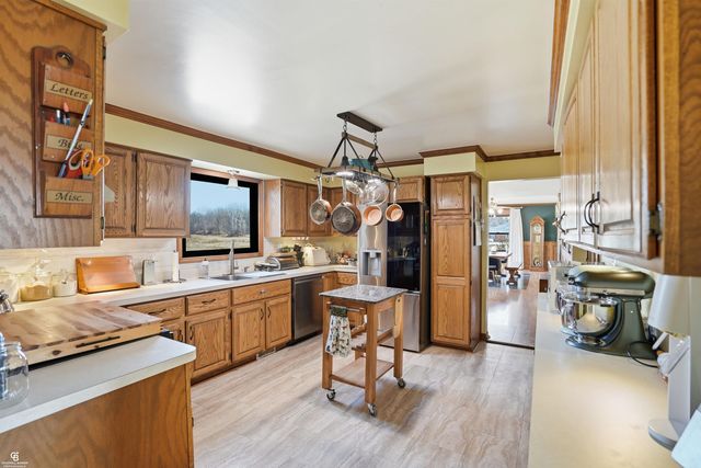 9890 Gratiot Avenue, Columbus, MI 48063