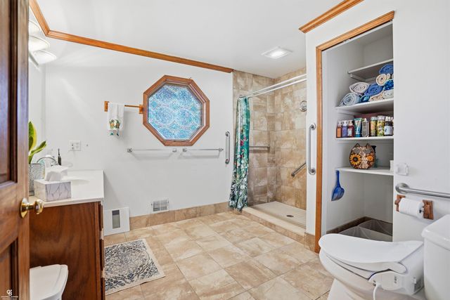 9890 Gratiot Avenue, Columbus, MI 48063