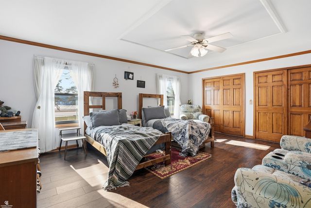 9890 Gratiot Avenue, Columbus, MI 48063