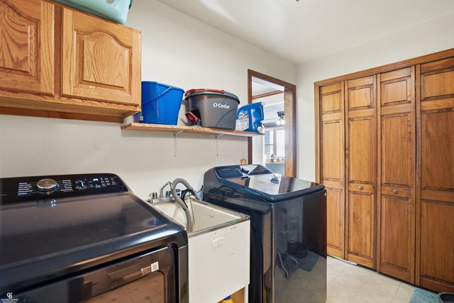 9890 Gratiot Avenue, Columbus, MI 48063