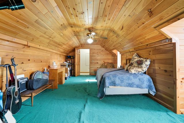 9890 Gratiot Avenue, Columbus, MI 48063