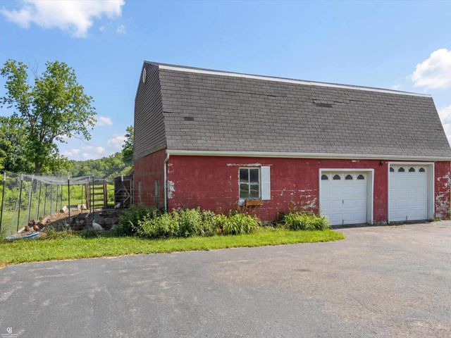 9890 Gratiot Avenue, Columbus, MI 48063