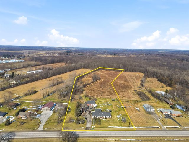 9890 Gratiot Avenue, Columbus, MI 48063