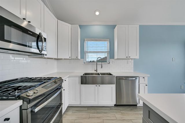 3911 Warrior Court, Galveston, TX 77554