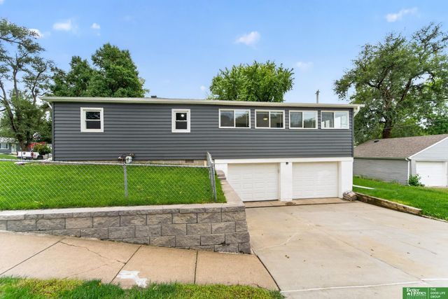 4454 S 61 Street, Omaha, NE 68117