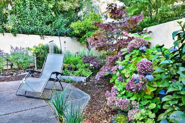 195 Guadalupe Dr, Sonoma, CA 95476