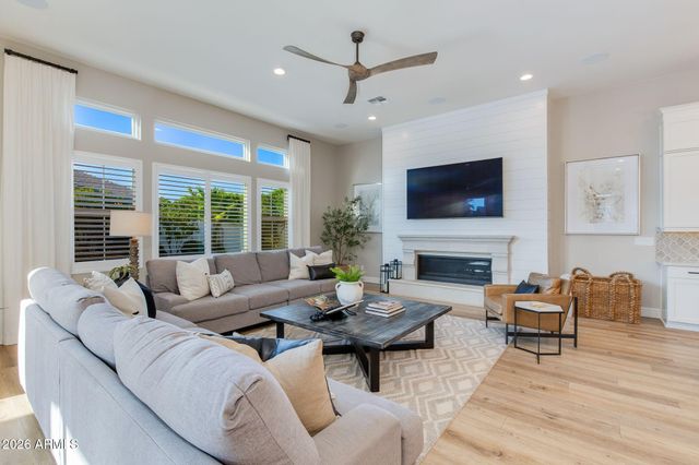 2766 E BONANZA Court, Gilbert, AZ 85297
