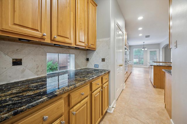 1766 Lakeside Enclave Drive, Houston, TX 77077