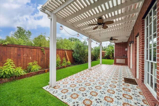 1766 Lakeside Enclave Drive, Houston, TX 77077