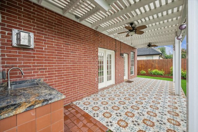 1766 Lakeside Enclave Drive, Houston, TX 77077