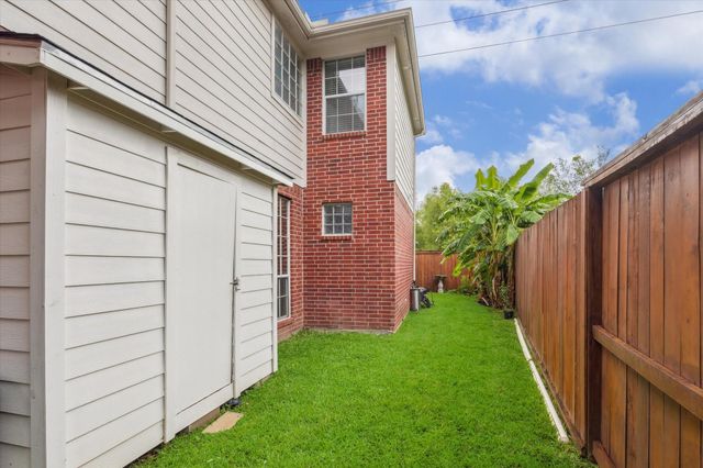 1766 Lakeside Enclave Drive, Houston, TX 77077