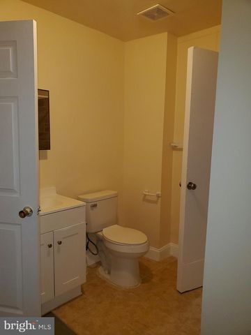 8666 BRAE BROOKE DR, Lanham, MD 20706