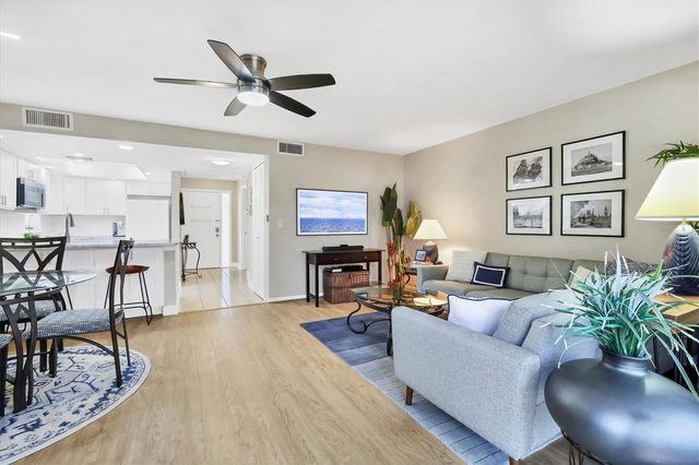 3041 QUAIL HOLLOW 27, Sarasota, FL 34235