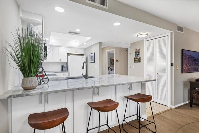 3041 QUAIL HOLLOW 27, Sarasota, FL 34235