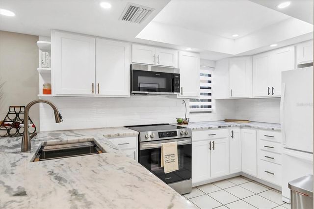 3041 QUAIL HOLLOW 27, Sarasota, FL 34235