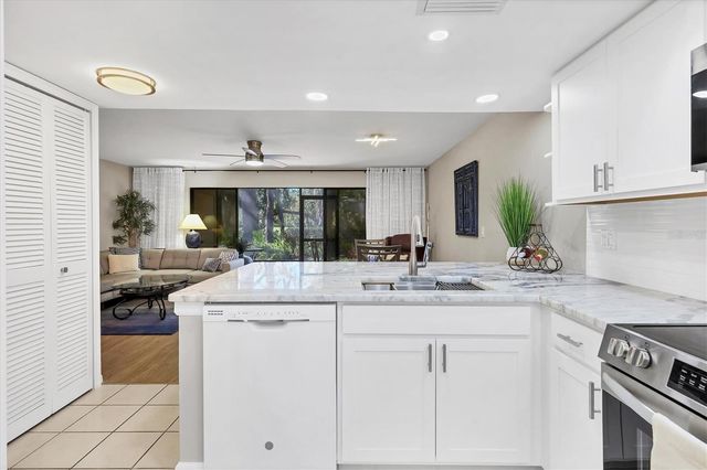 3041 QUAIL HOLLOW 27, Sarasota, FL 34235