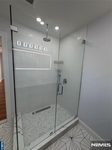 332 Kipp Avenue, Elmwood Park, NJ 07407