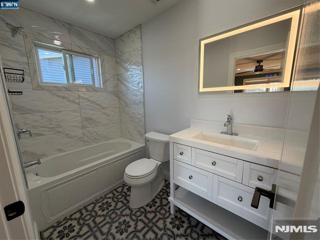 332 Kipp Avenue, Elmwood Park, NJ 07407