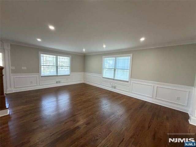 332 Kipp Avenue, Elmwood Park, NJ 07407