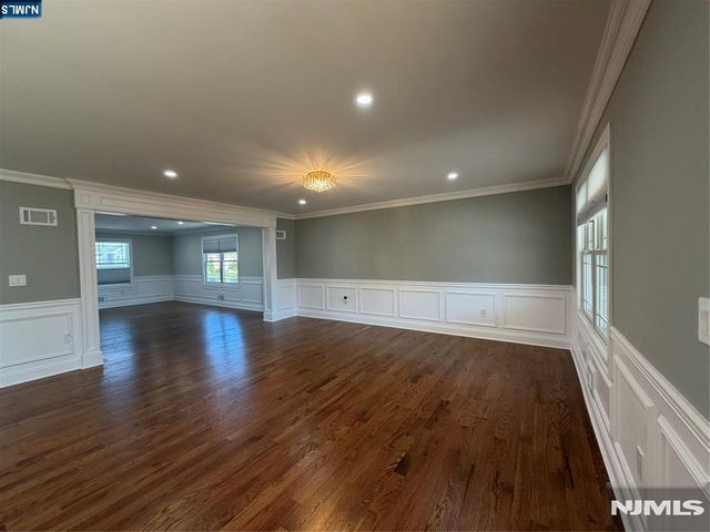 332 Kipp Avenue, Elmwood Park, NJ 07407