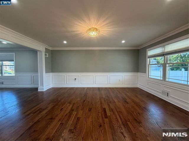 332 Kipp Avenue, Elmwood Park, NJ 07407