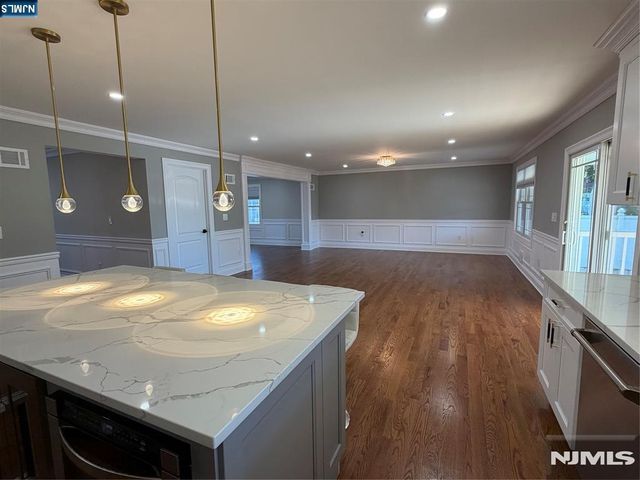 332 Kipp Avenue, Elmwood Park, NJ 07407