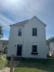 409 E Douglas Street, Bloomington, IL 61701