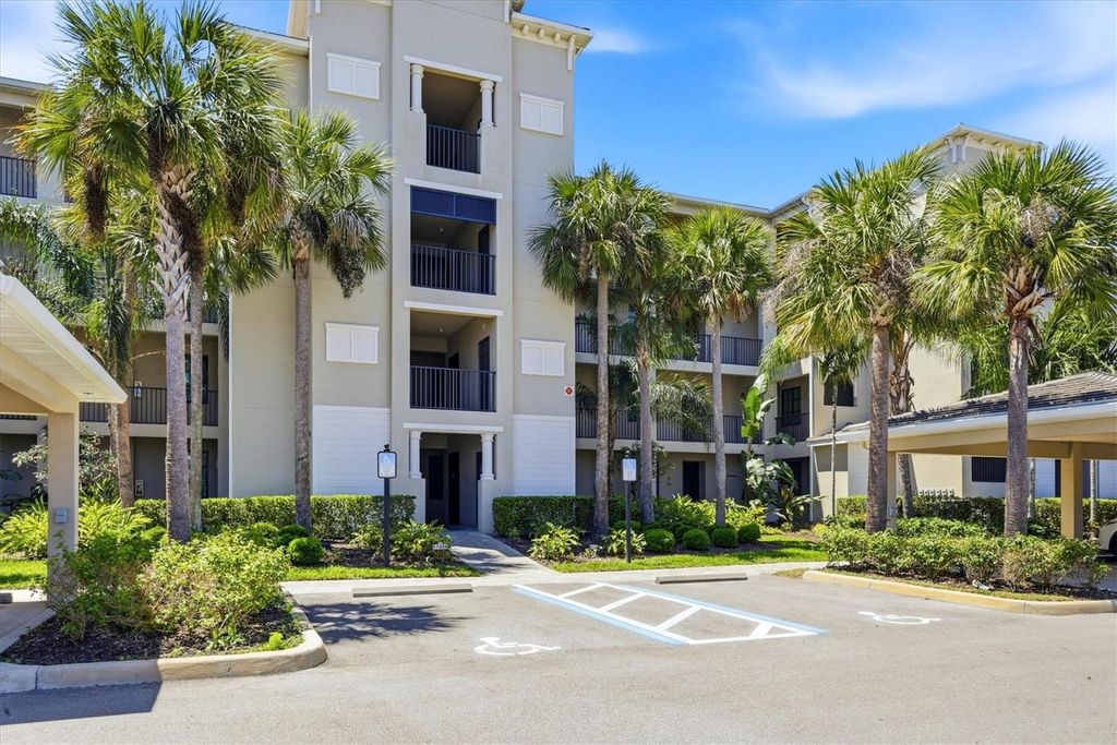 Image 2 of property listing at 17626 GAWTHROP DRIVE 208, Bradenton, FL 34211