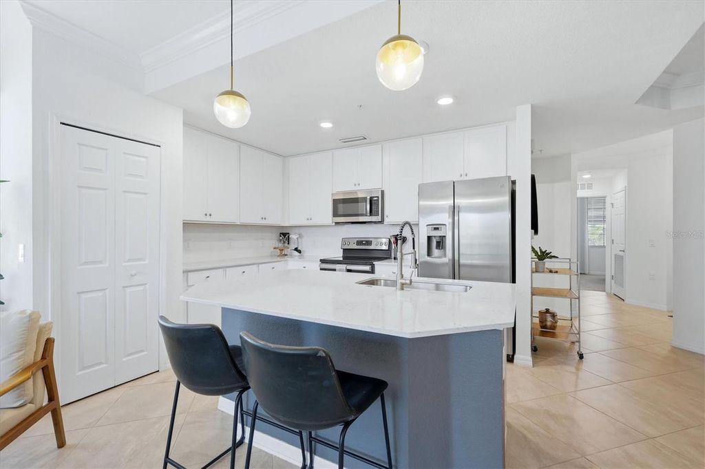 Image 16 of property listing at 17626 GAWTHROP DRIVE 208, Bradenton, FL 34211