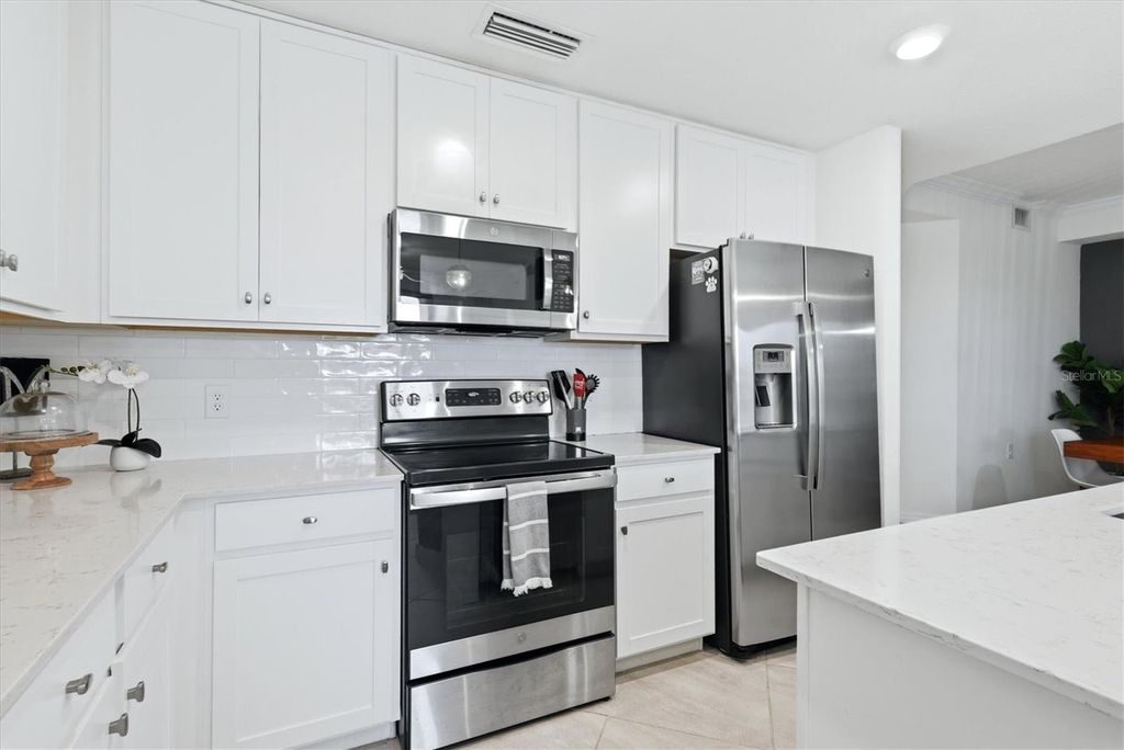 Image 19 of property listing at 17626 GAWTHROP DRIVE 208, Bradenton, FL 34211