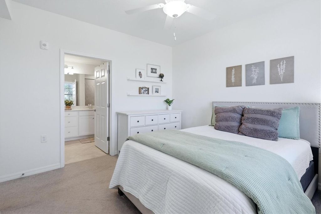 Image 20 of property listing at 17626 GAWTHROP DRIVE 208, Bradenton, FL 34211