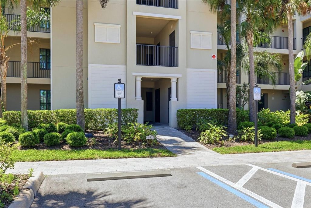 Image 3 of property listing at 17626 GAWTHROP DRIVE 208, Bradenton, FL 34211