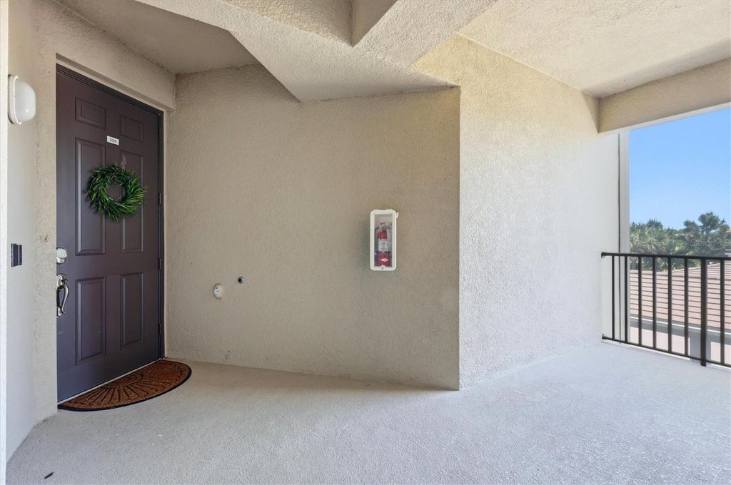 Image 4 of property listing at 17626 GAWTHROP DRIVE 208, Bradenton, FL 34211