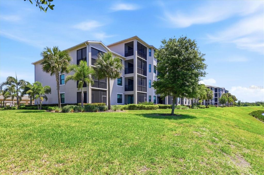 Image 32 of property listing at 17626 GAWTHROP DRIVE 208, Bradenton, FL 34211