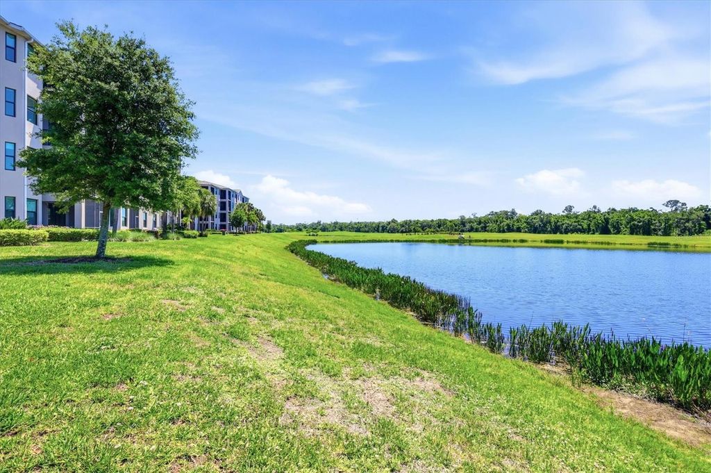 Image 33 of property listing at 17626 GAWTHROP DRIVE 208, Bradenton, FL 34211