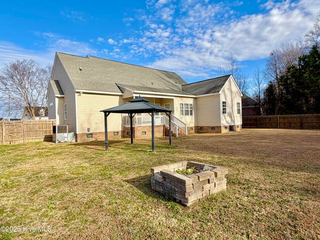 207 Dogwood Estates Lane, Goldsboro, NC 27534