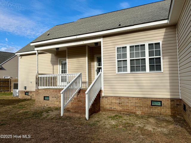 207 Dogwood Estates Lane, Goldsboro, NC 27534