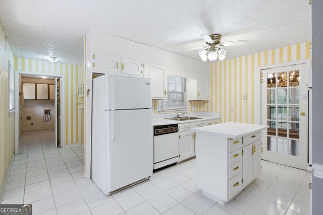 408 Willow Creek Road, Fairburn, GA 30213