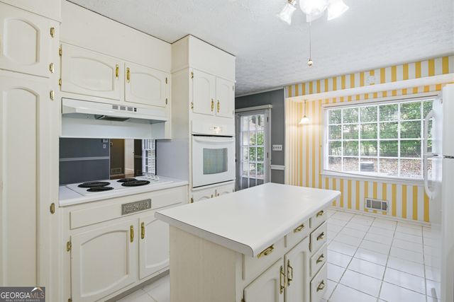 408 Willow Creek Road, Fairburn, GA 30213